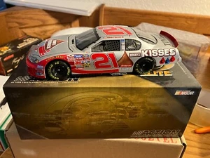 2004 #29 KEVIN HARVICK 1/24 SPECIAL EDITION HERSHEY'S KISSES RCCA ELITE - Picture 1 of 1