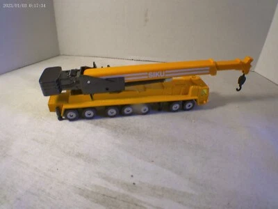 SIKU Mobile Crane - Yellow - 1:87 - 7 Axle - 14 Tire - Extendable - Image 1 of 2