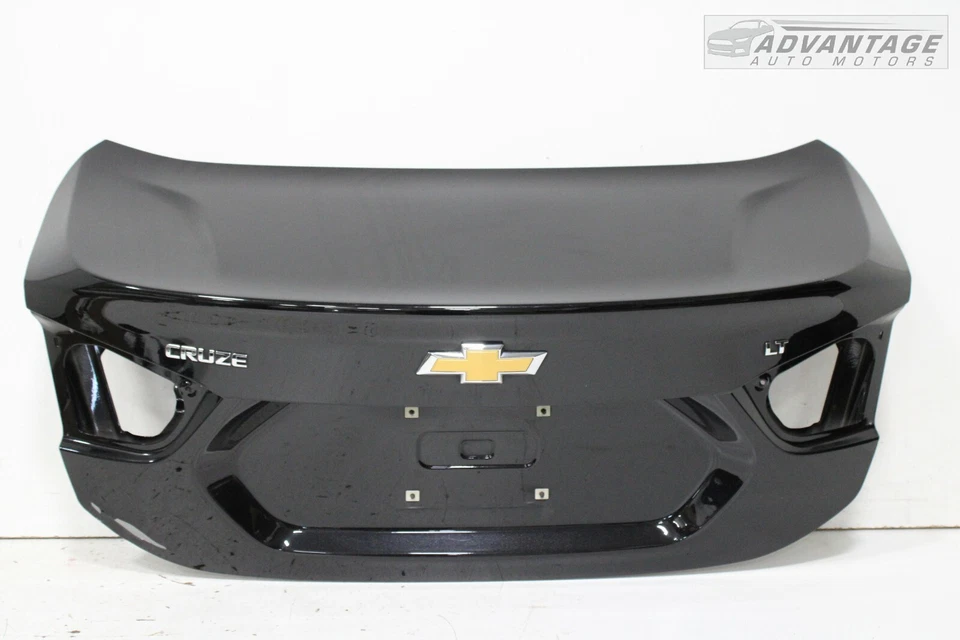 Chevy Cruze LT 2016-19 panel de tapa del maletero trasero negro con hervidor metálico OEM Foto 1 de 4
