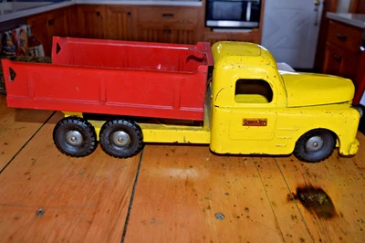 Vintage 1940’s STRUCTO Pressed Steel Red Yellow Dump Truck Dual Axels 20" long - Image 1 of 4