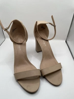 Tacón Beela Madden Girl beige talla 9 para mujer Foto 1 de 4