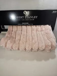 Gorgeous Pink Faux Fur Table Runner 13" X 72" Robert Stanley Home Collection - Picture 1 of 4