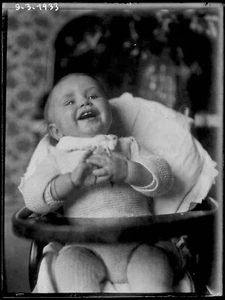 Plaque verre photo ancienne négatif noir et blanc 9x12 cm bébé rire enfant - Photo 1 sur 2