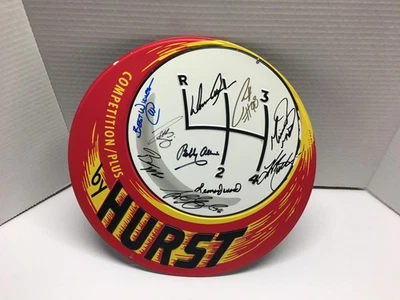 Letrero de metal autografiado por 10 conductores de NASCAR ALLISON BUSCH HERBST Foto 1 de 4