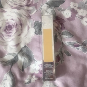 Becca Skin Love Weightless Blur Foundation | Sand | 35ml/1.23fl.oz | Neu verpackt - Bild 1 von 3