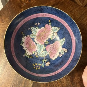 WBI Marked Hand Painted Asian Decorative Bowl Blue Pink Floral 10 inch Chinese - Afbeelding 1 van 5