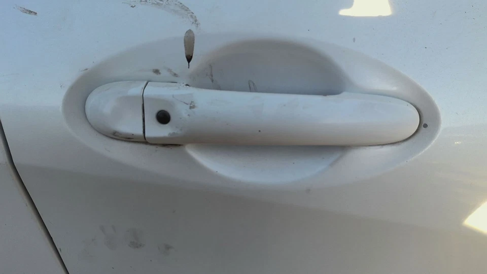 Manija puerta exterior derecha nissan versa 14 15 16 17 18 19 Foto 1 de 1