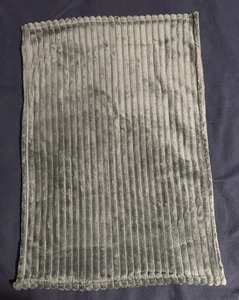 Manta suave gris tamaño muñeca 19" X 28" - Nueva en paquete - Imagen 1 de 2