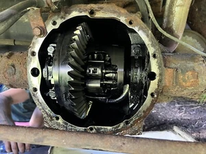 REAR DIFFERENTIAL 92-99 Chevy Tahoe Suburban REAR AXLE 3.73 LSD 10 Bolt 6 Lug - Picture 1 of 13