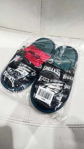 FOCO Philadelphia Eagles Team Kids Sz Small (1-2) Moccasin Slippers Brand New❗️ Cover