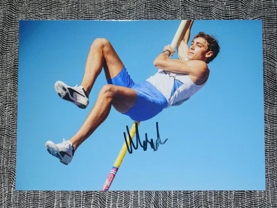 Mondo Duplantis firmato 7x5 foto autografo (campione mondiale atletica Tokyo 2025) - Immagine 1 di 4