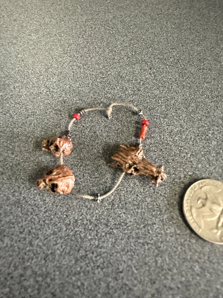 HOT TOYS 1/6 MMS66 PREDATORS WOLF CLEANER KIT - NECKLACE - Image 1 of 1