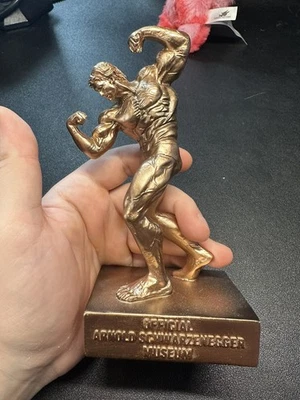 Estatua de Arnold Schwarzenegger 6,5 pulgadas bronce Arnold clásico Arnold Museum nueva en caja Foto 1 de 4