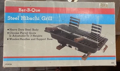 Parrilla de mesa de carbón de acero negro Marsh Allen Hibachi Foto 1 de 4