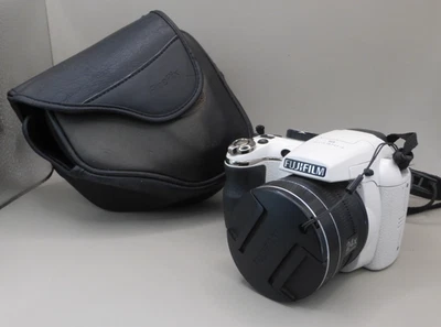 Cámara puente digital Fujifilm FinePix S4200 14 MP zoom óptico 24x blanca probada Foto 1 de 4