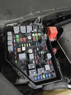 2013-2014 Chevrolet Traverse Engine Fuse Box W/o Tow Package OEM Foto 1 de 4