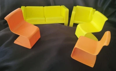 Lote de sillas sofás de plástico amarillo naranja Mattel Barbie Furniture 1973 vintage Foto 1 de 4
