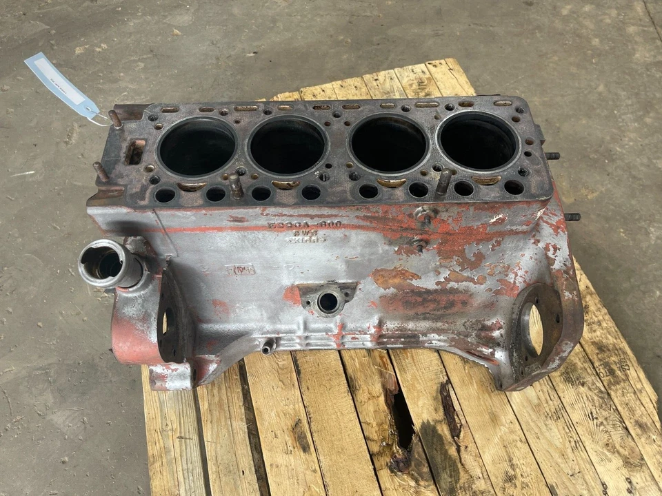 Tractor de gasolina Massey Ferguson 85 1959 Continental E223 bloque de motor E223A-600 Foto 1 de 4