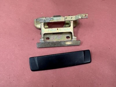 Conjunto de manija de puerta exterior delantera izquierda BMW E30 325e M3 325I 325IX fabricante de equipos originales 158 k millas Foto 1 de 4