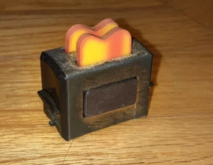 Vintage Acme Miniature Appliance Toaster w Toast Fridge Magnet #99178 - Picture 1 of 4