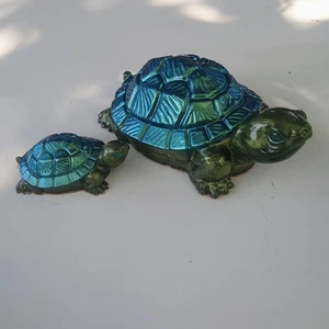 Paar irisierende blau grüne Schildkröten Figuren - Mutter & Baby Meeresschildkröte Resin - Bild 1 von 8