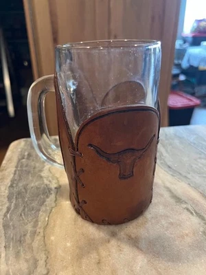 Acogedor Longhorn de cerveza occidental de cuero con cordones de colección con taza de vidrio pesado 6,25" Foto 1 de 4