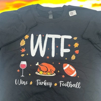 WTF Wine Turkey Fútbol Día de Acción de Gracias Unisex Sudadera Cuello Redondo S/P NUEVO Foto 1 de 4
