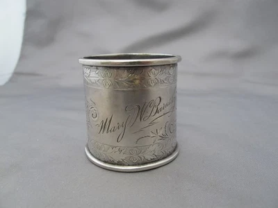 精美大号硬币银色餐巾戒指雕刻图案-Mary W. Barnsley-Mark S 114 — 第 1/4 张图片