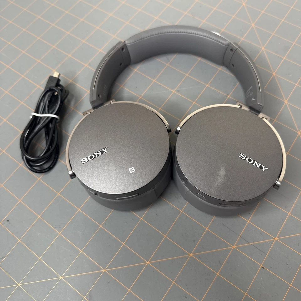 Sony MDR-XB950BT Wireless Bluetooth Headphones Extra Bass - Grey - Image 1 of 4
