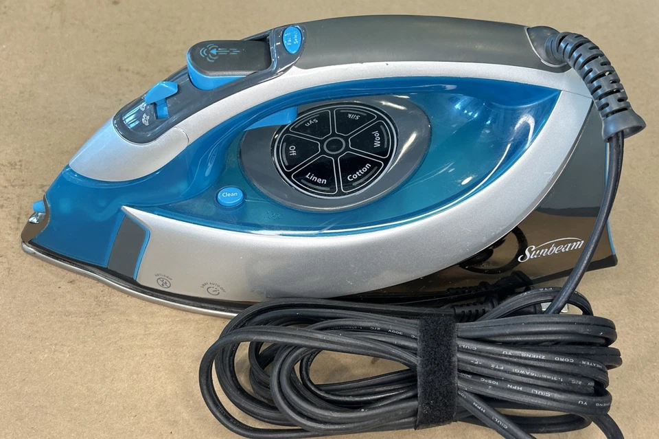 Plancha de control de temperatura digital antigoteo Sunbeam Turbo Steam 1500 vatios GCSBCS-212 Foto 1 de 4