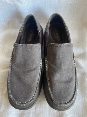 Crocs Santa Cruz 2 Zapatos de Lujo Para Hombre Talla 7 Gris Sin Cordones Mocasines Acolchados 202056 Foto 1 de 4