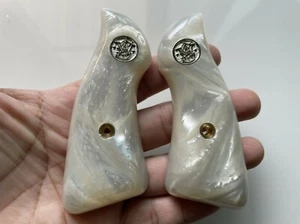 NUEVAS empuñaduras de resina de perla blanca suave para marco S&W J cuadriculado jefe especial - Imagen 1 de 7