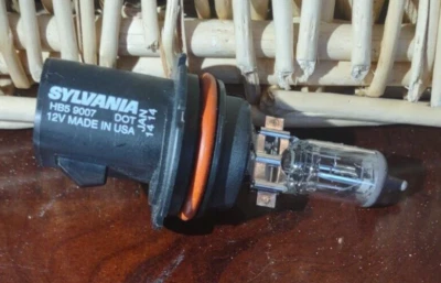 Sylvania HB5 9007 12 V Hecho en EE. UU. - Nueva caja faltante -ENVÍO N 24 HORAS Foto 1 de 4