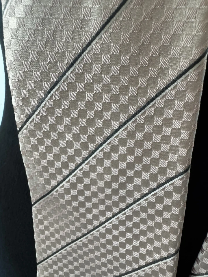 Corbata de seda Louis Vuitton rosa plata negra a rayas patrón a cuadros Foto 1 de 4
