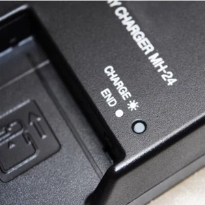 Genuine Original Nikon MH-24 Charger for EN-EL14 Battery D5200 D5300 P7800 P7100 - Picture 1 of 8