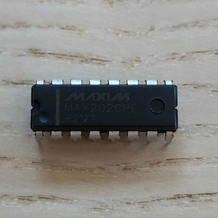 MAX202CPE RS-232 Transceiver +5V AU STOCK FAST POSTAGE - image 1 of 1