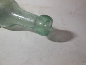 Antike runde Glasflasche mit abgerundetem Boden Klecksverschluss grün aqua - Bild 1 von 5