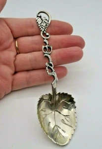 800 Silver ~ WINE GRAPES & LEAF SPOON ~ 5" Long - Picture 1 of 5