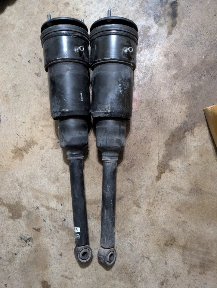 Par trasero de suspensión neumática OEM 2010-2012 Lexus LS460 48080-50261 48090-50260 OEM Foto 1 de 4