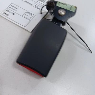 Cierre de hebilla del cinturón de seguridad trasero izquierdo del conductor Mazda CX-3 2016 2017 2018 Foto 1 de 4