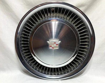 Cubierta de rueda de colección 1974-76 Cadillac Fleetwood Deville Seville tapacubos turbina 15 Foto 1 de 3