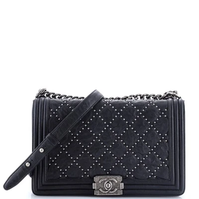 Bolso Chanel Boy con solapa tachonado acolchado piel de becerro envejecida nuevo mediano Foto 1 de 4