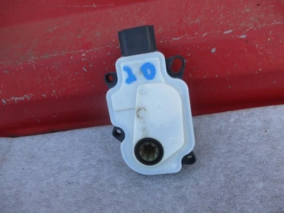 Actuador de motor Nissan Sentra 2020 2021 2022 2023 para obturador de parrilla inferior OEM Foto 1 de 4