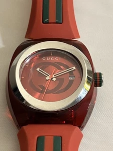 Gucci Sync L rotes Zifferblatt Kautschukband Damenuhr - 15406242 - Bild 1 von 14