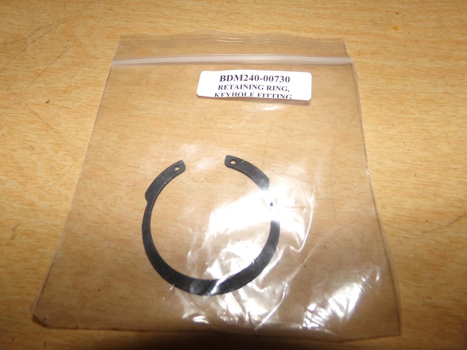 NUEVO Anillo de retención de montaje con cerradura para motocicletas Big Dog 240-00730 *ENVÍO GRATUITO* Foto 1 de 1