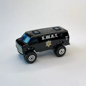 Matchbox 4x4 Chevy Van S.W.A.T. Unit 5 corpo nero come nuovo - Foto 1 di 7