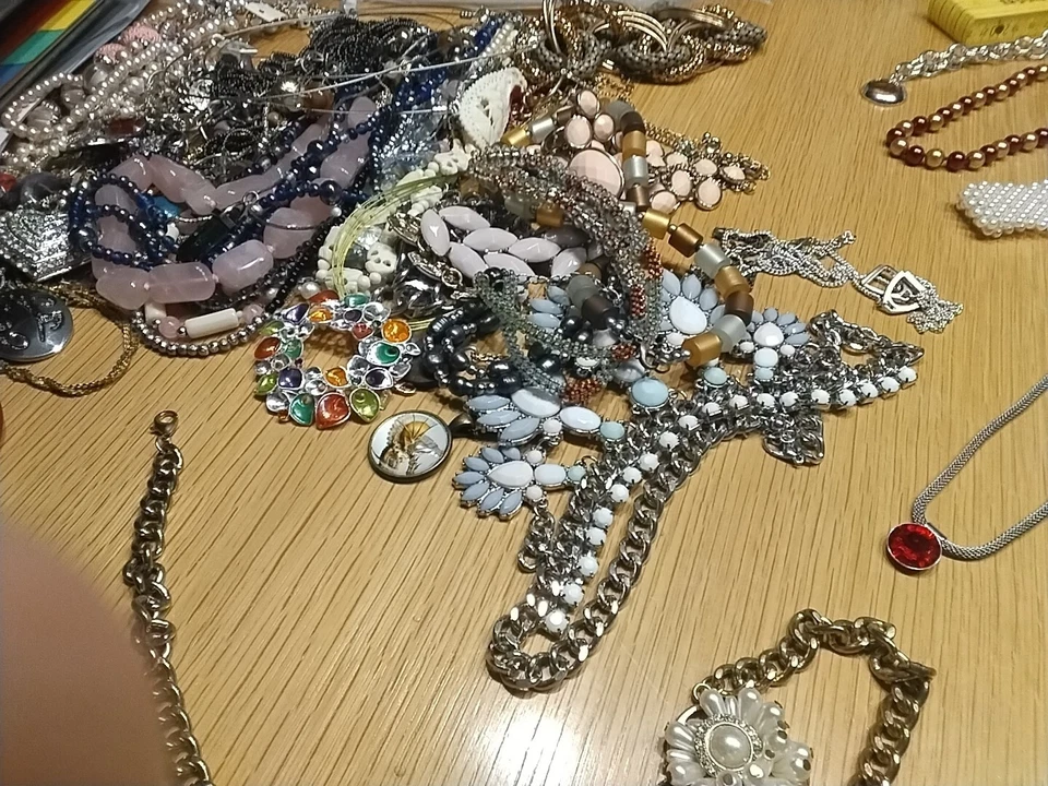 Modeschmuck Halsketten für Damen - Zum Auswählen (Aktualisiert + Preissenkung) - Bild 1 von 1