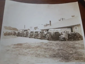 Altes Foto LKW Aufstellung Erdöl & Futtermittellager Carlinville Ill 10 x 8 von 1942 - Bild 1 von 6