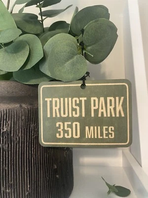 Ornamento de parque Atlanta Braves Miles To Truist Foto 1 de 3