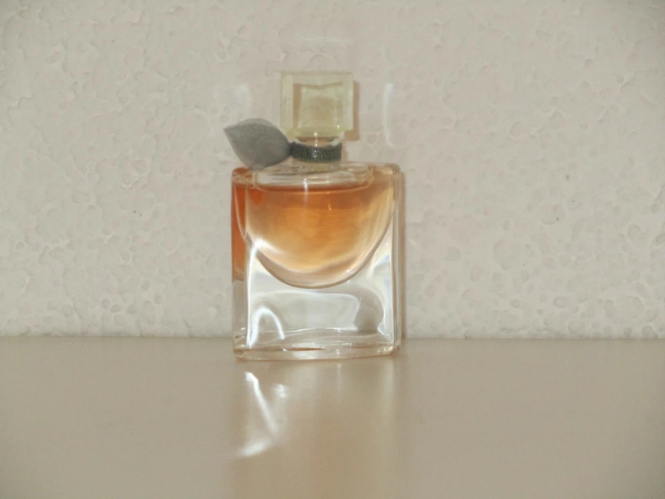 Lancóme La Vie Est Belle Eau de Parfum Mini Flacon 4 ml ***NEU** - Bild 1 von 1